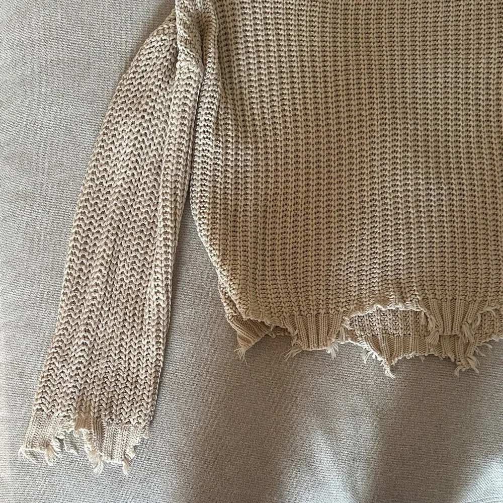 Like New Women's Gray Knit Sweater